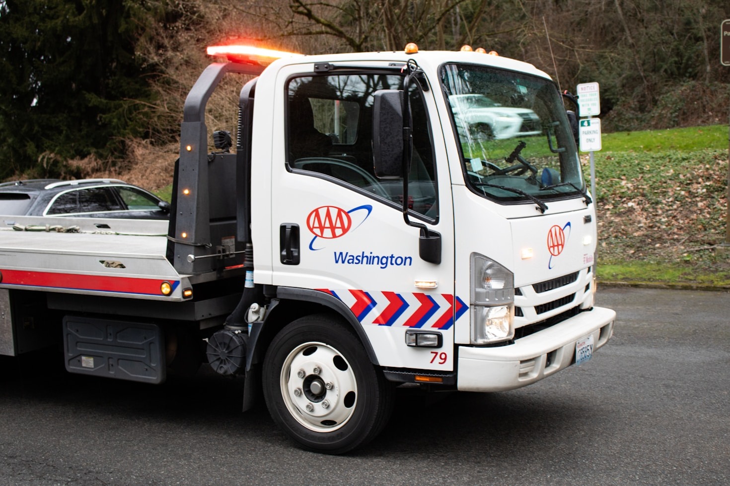 خدماتنا: السرعة والأمان في نقل السيارات